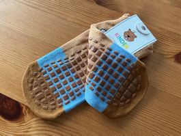 NEU&OVP:  Kinder Socken mit Rutschstopp Gr. 23-26