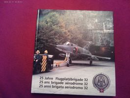 Buch: 25 Jahre Flugplatzbrigade 32 - 1 Aufl. (8000 exemplare