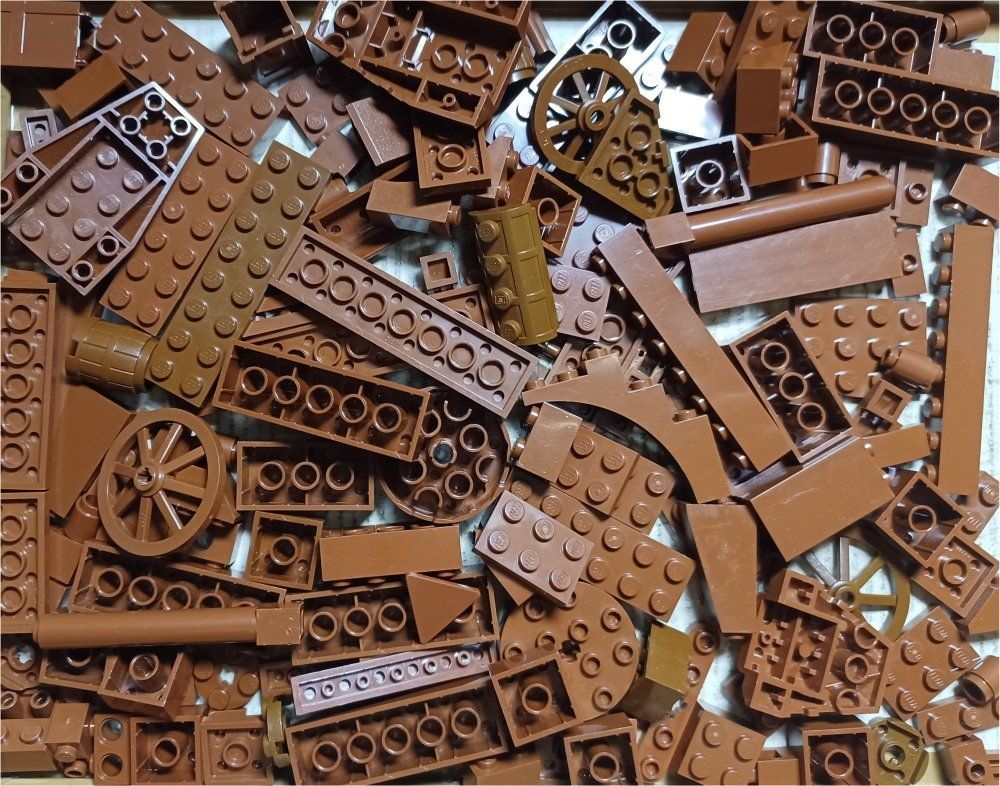 Lego Kit di costruzioni: LEGO 150 Verschiedene Braune Teile -D40 – Usato da Morges venduto da cardeman61