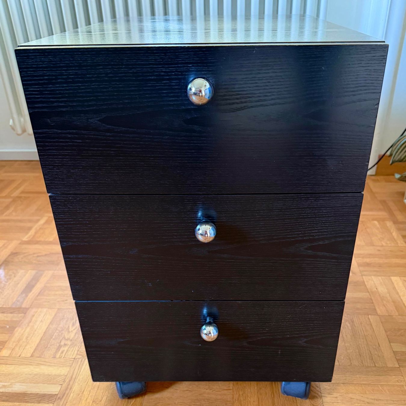 Victoria Möbel Tische: Tisch Victoria – Gebraucht aus Utzenstorf von Uhuzo 6