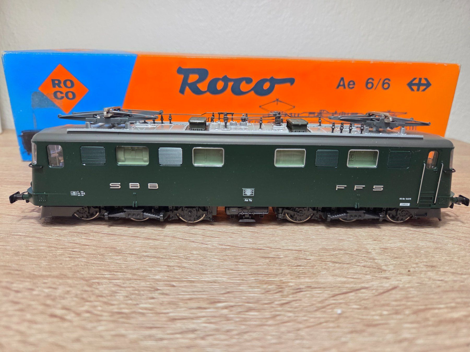 Roco Modellini di ferrovie: Roco 43535 E-Lok Ae 6/6 SBB H0 – Usato da St-Aubin-Sauges venduto da Lo_Go