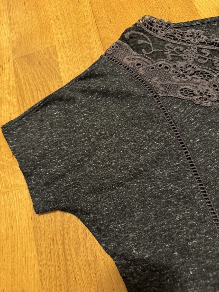 Zara T-Shirts: Wunderschönes Shirt mit Spitze Zara Grösse S. – Gebraucht aus Adliswil von StephanieAnnina 4
