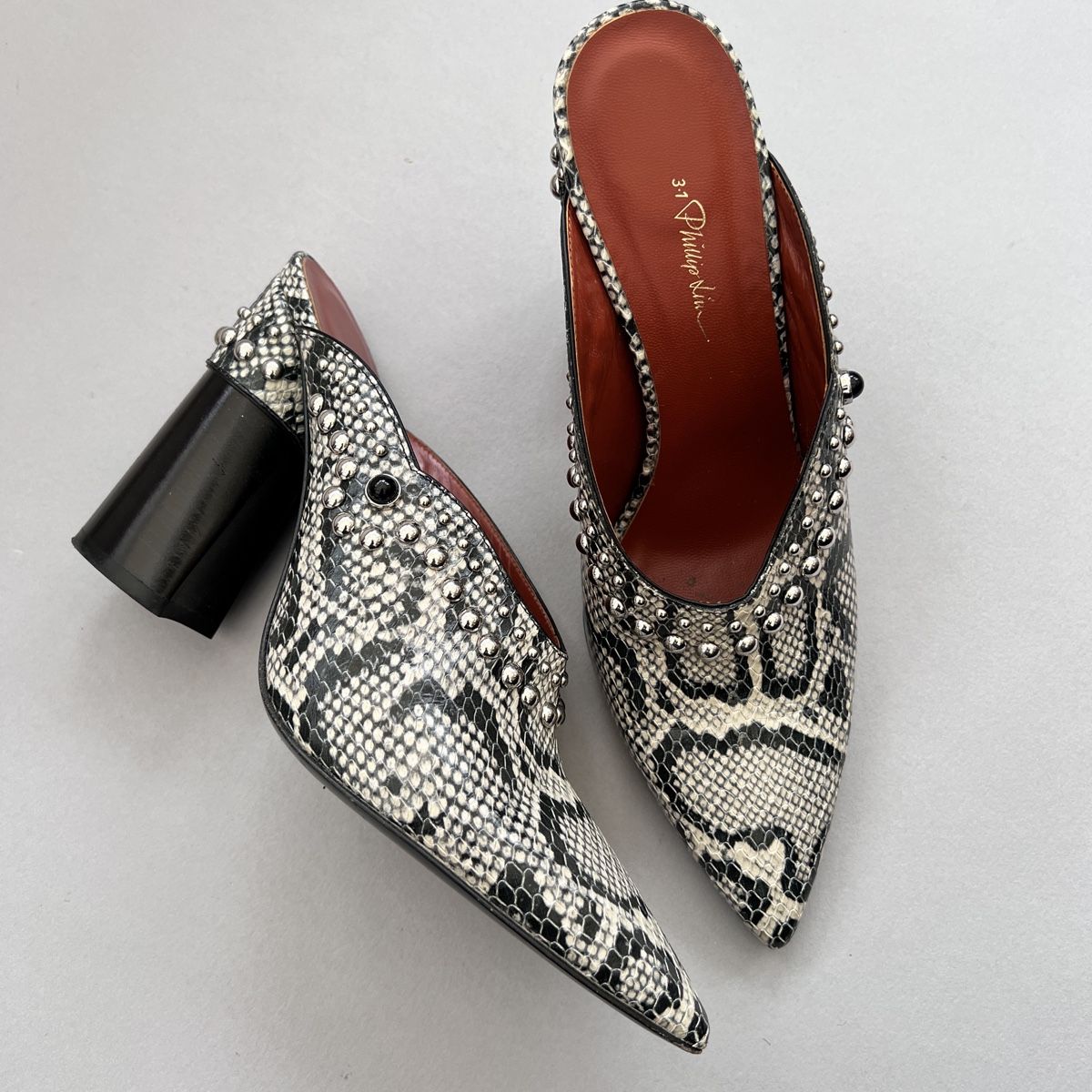 Phillip Lim Scarpe da donna: 3.1 Phillip Lim Gray Leopard Print Leather Mule Heel 38.5 – Nuovo (secondo la descrizione) da Genève venduto da Kookiek