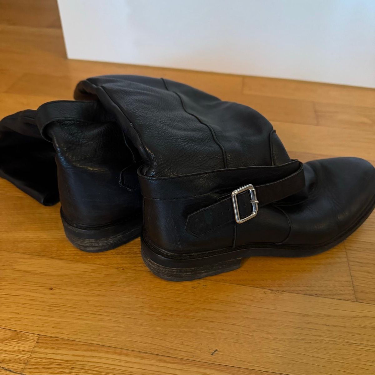 Scarpe da donna: leather black under-the-knee boots – Usato da Zürich venduto da M4xi_13 3