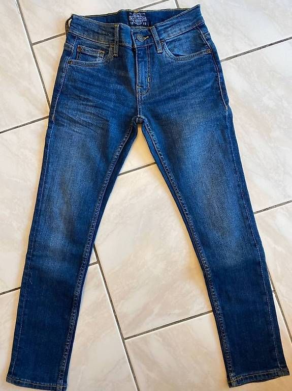 Hosen: Vend lot pantalons 134 enfant – Gebraucht aus Morrens VD von gia_sfs5 2