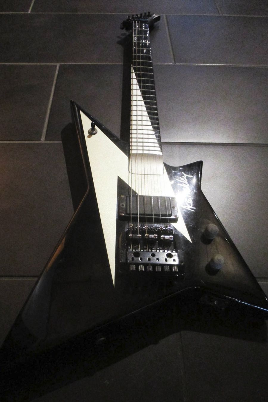 Washburn Musikinstrumente: Washburn AF-40 V Ace Frehley – Gebraucht aus Riedtwil von