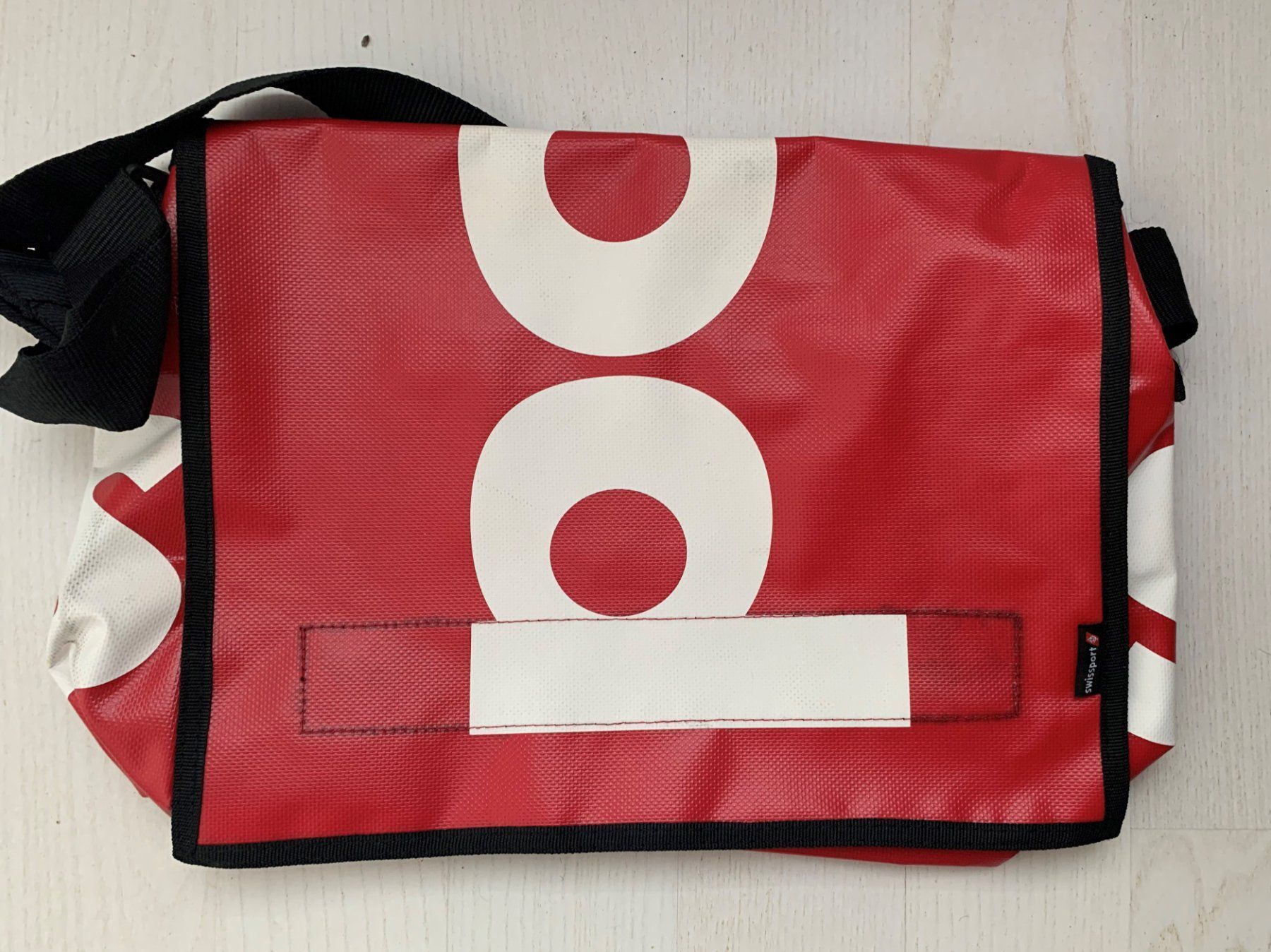 Taschen: Swissport Umhängetasche rot – Neu (gemäss Beschreibung) aus Volketswil von zwitsch33