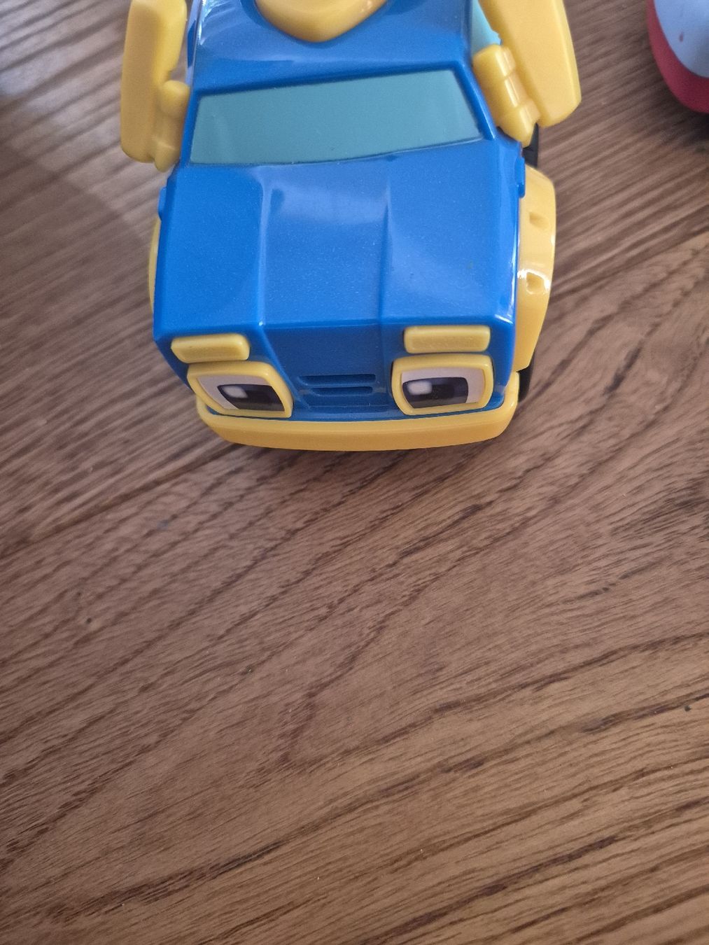 Spielzeuge: Toy car blue and yellow  – Gebraucht aus Zürich von mar_h988 1