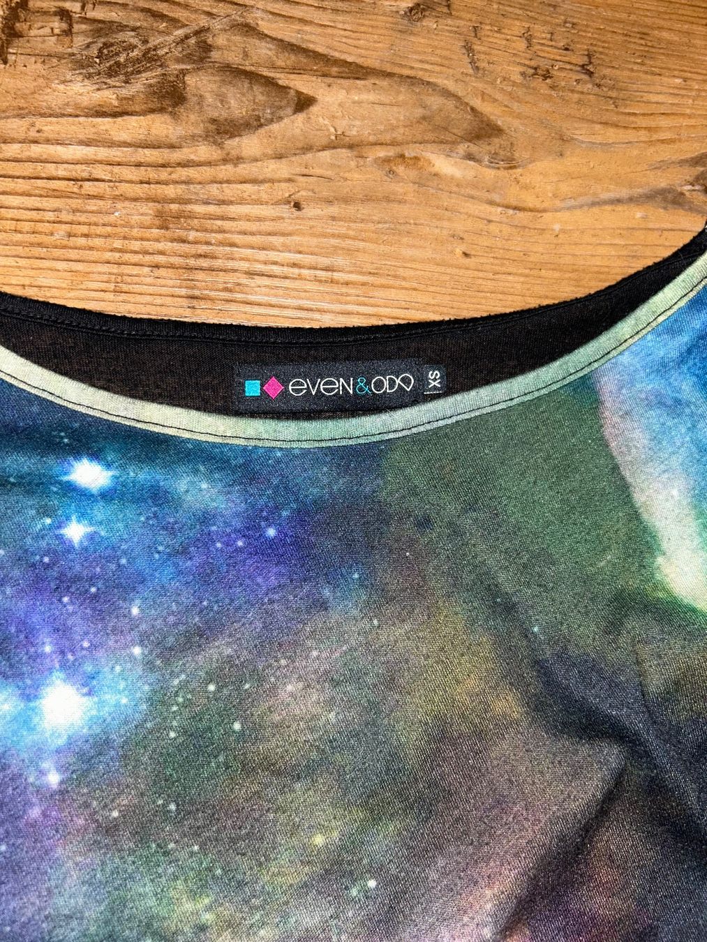 T-shirt: Galaxy T-Shirt Even & Odd XS – Usato da Safenwil venduto da 2hand_aber_wertvoll 1
