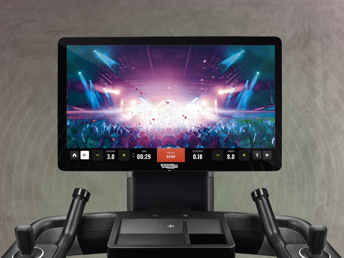Technogym Hometrainer: Technogym Laufband "Run" – Usato da Bassersdorf venduto da Gebot 2