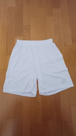 Weisse Sportshorts perfekt für Sommersport!