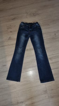 Mädchen Jeans Gr. 140 mit Herzen - Top Zustand!