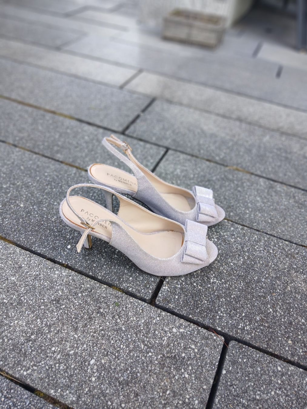 Chaussures femmes: Hochzeitsschuhe Grösse 38 mit Schleife – D'occasion à Wallisellen par eli_27nd 2