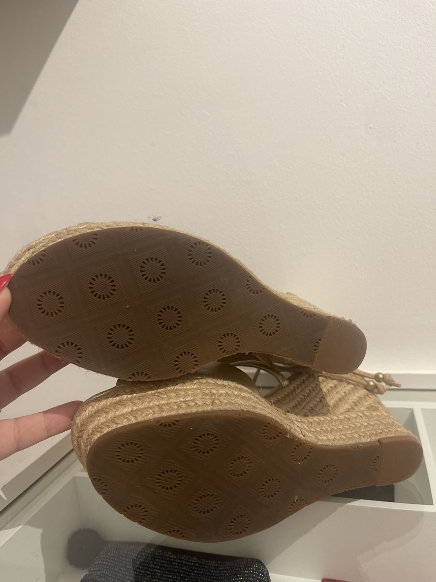 Ugg Scarpe da donna: Sandales UGG compensées dorées Tw8 – Usato da Lausanne venduto da Mode_350 3
