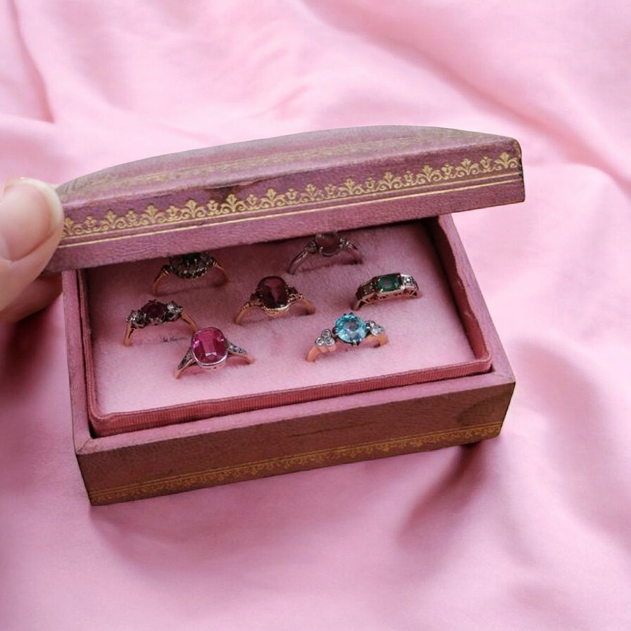 Dosen: ✨Antike Ringbox Schatulle Rosa Samt mit Gold – Gebraucht aus schwyz von larry91sz 3