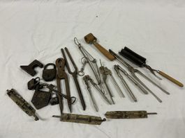 Werkzeug Sammlung Schloss Riegel Zange Nussknacker Antik