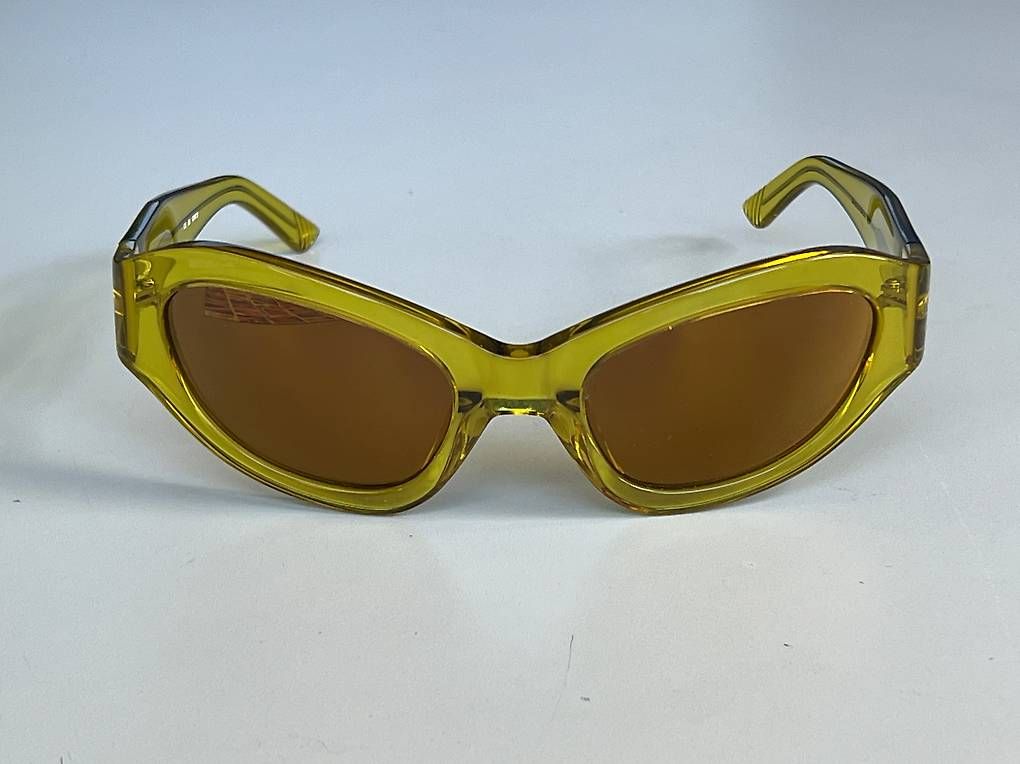 Livres: The BUG, Eckhaus Latta Shades – Neuf (Voir description) à Zürich par lesliemajer 2