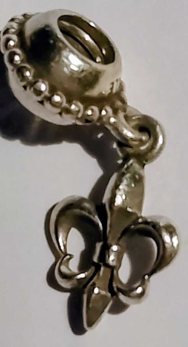 Pandora Anhänger: Pandora Charm Lilie  – Gebraucht aus Therwil von col_m6rx 3