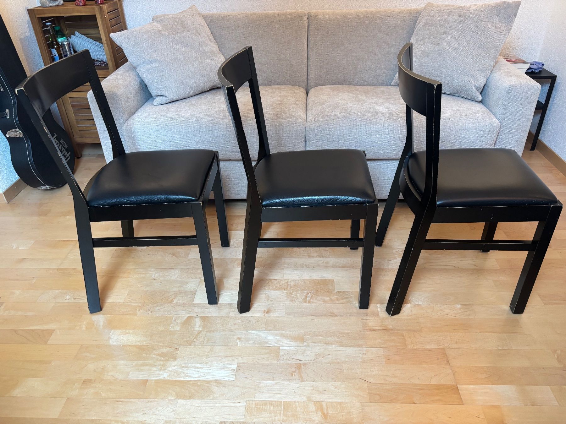 Stühle: Schwarze Holzstühle mit Polsterung – Gebraucht aus Uster von eri_cr55 2