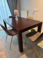 Massiver Holztisch dunkel
