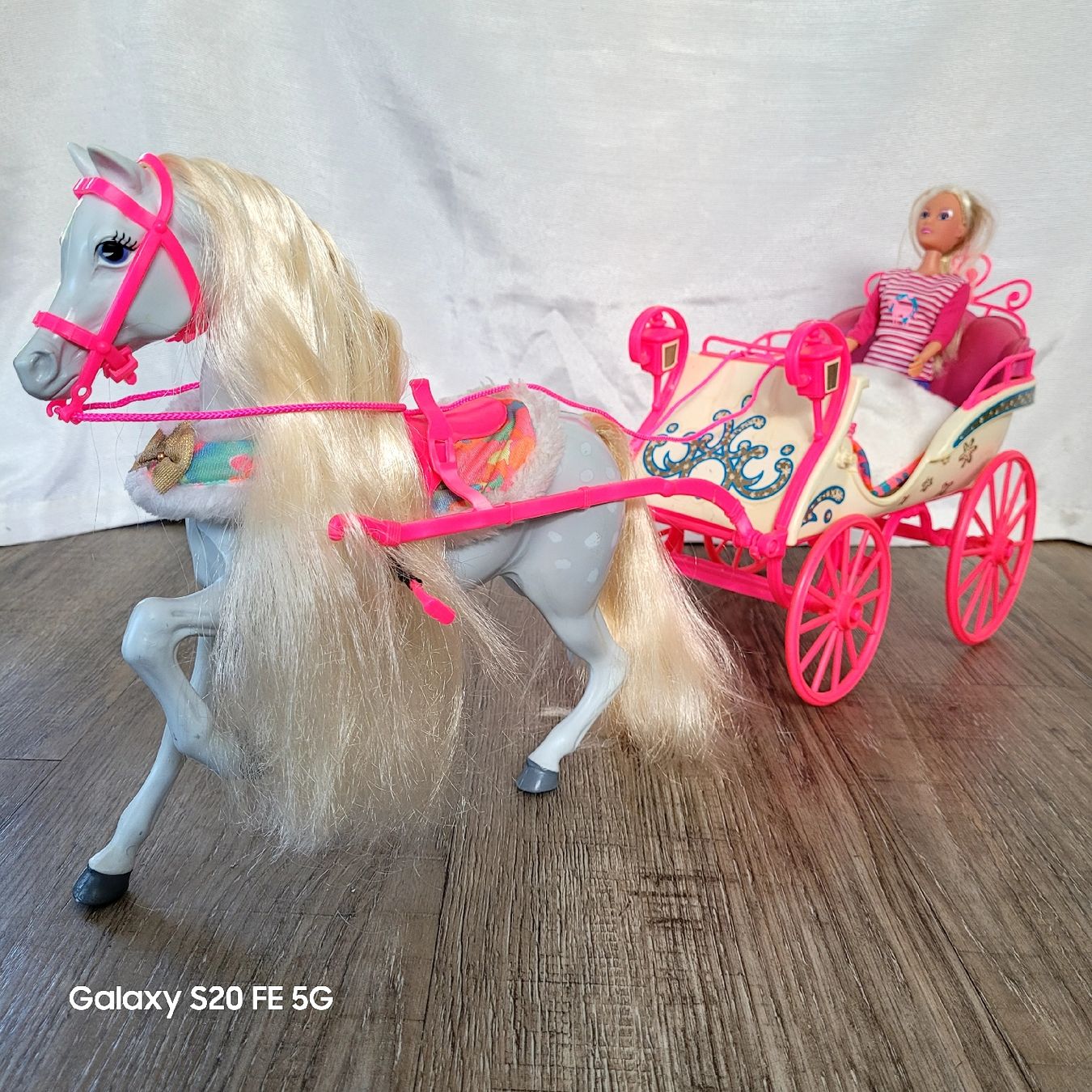 Jouets: Barbie Pferd Blizzard mit Kutsche – D'occasion à Niederbuchsiten par klengyel