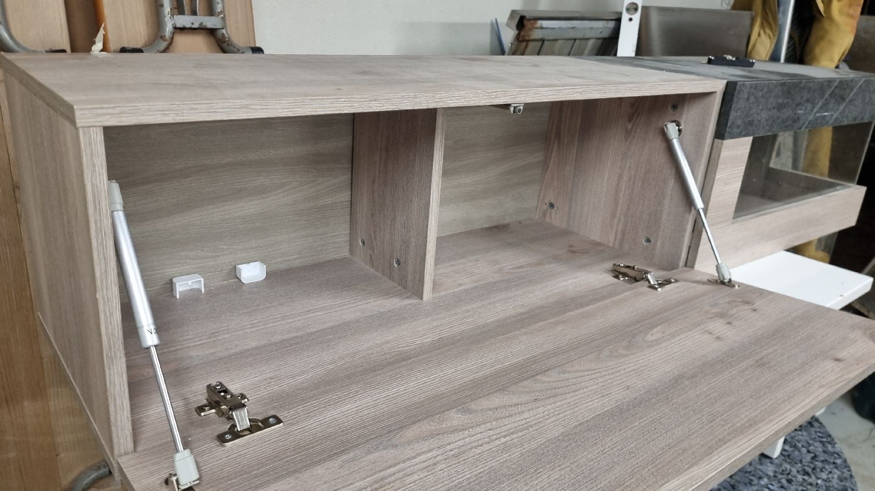 Vitrines: Wandschrank – D'occasion à Gunzwil par kusi203 5