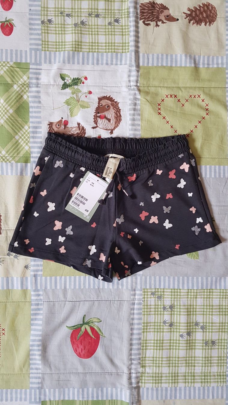 H&M Hosen: Neue Shorts Gr.134 – Neu und originalverpackt aus Luzern von silvermoon12