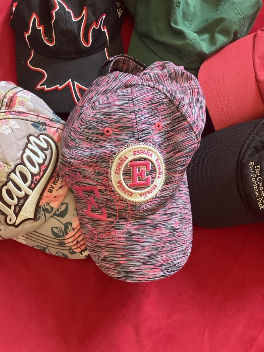 Chapeaux, bonnets & casquettes: 6 Damen Golf Caps Verschiedene  – D'occasion à Muralto par jac_hkz5 2