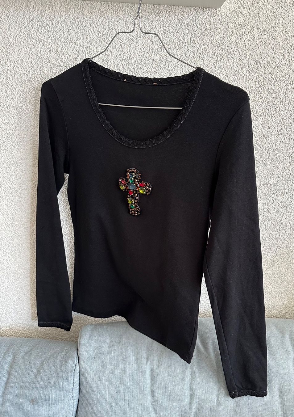 T-shirts: Schwarzes Oberteil 36 mit Strasssteinen – D'occasion à Rothenburg par wer_g9fd 5