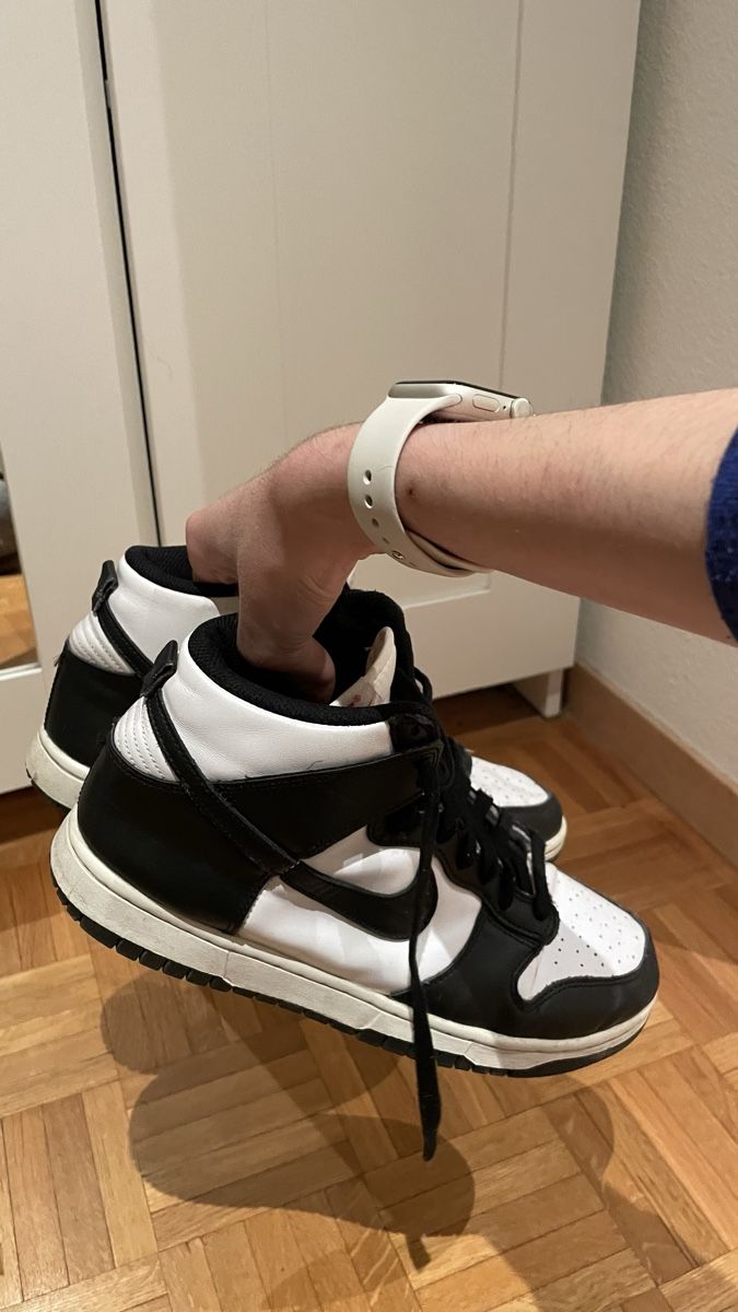 Nike Chaussures hommes: Nike Panda 42 – D'occasion à Clarens par Merih 1