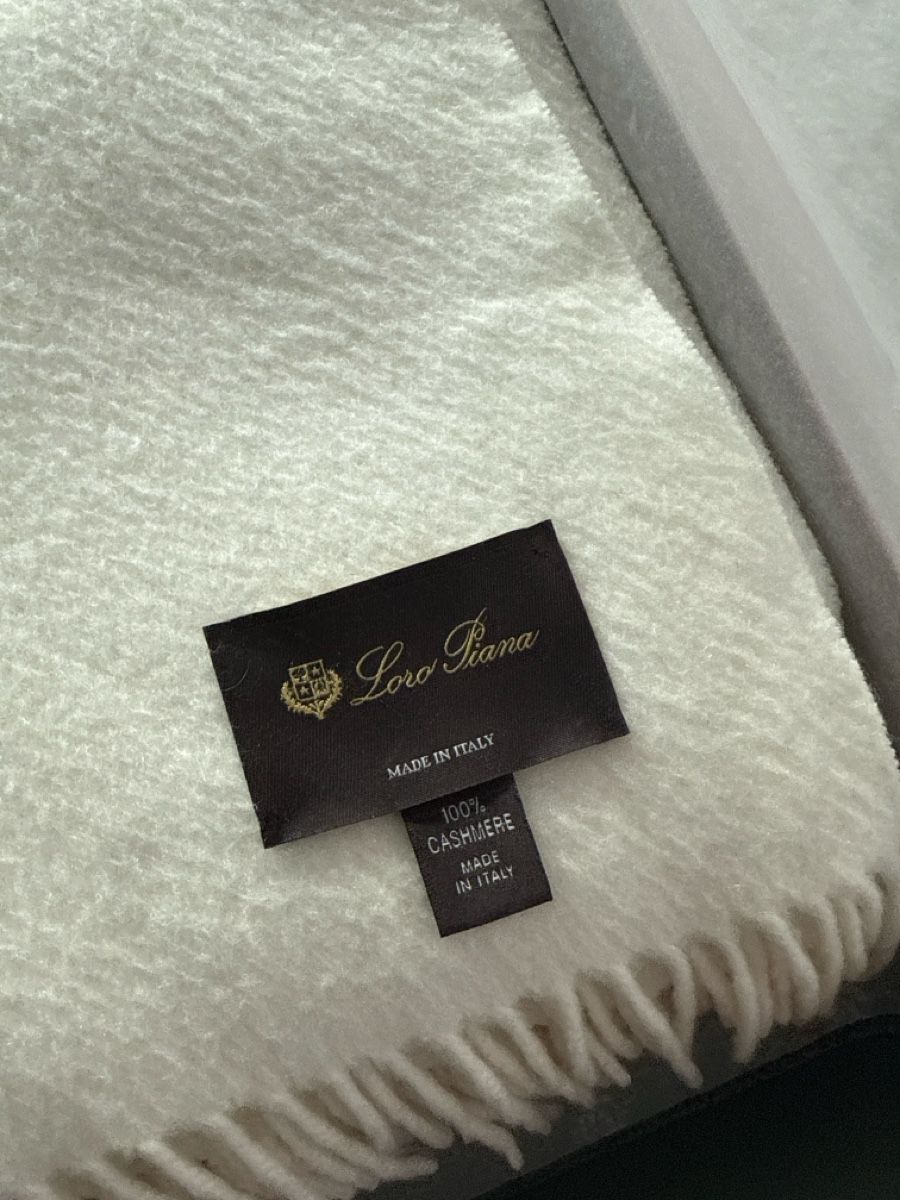 Loro Piana Coperte: Loro Piana White Cashmere Plaid – Usato da Bissone venduto da luxuryitems 1