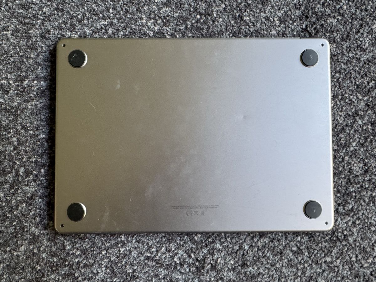 Apple Notebook: MacBook Air 2022 (M2) – Difettoso da Adliswil venduto da Busys 7