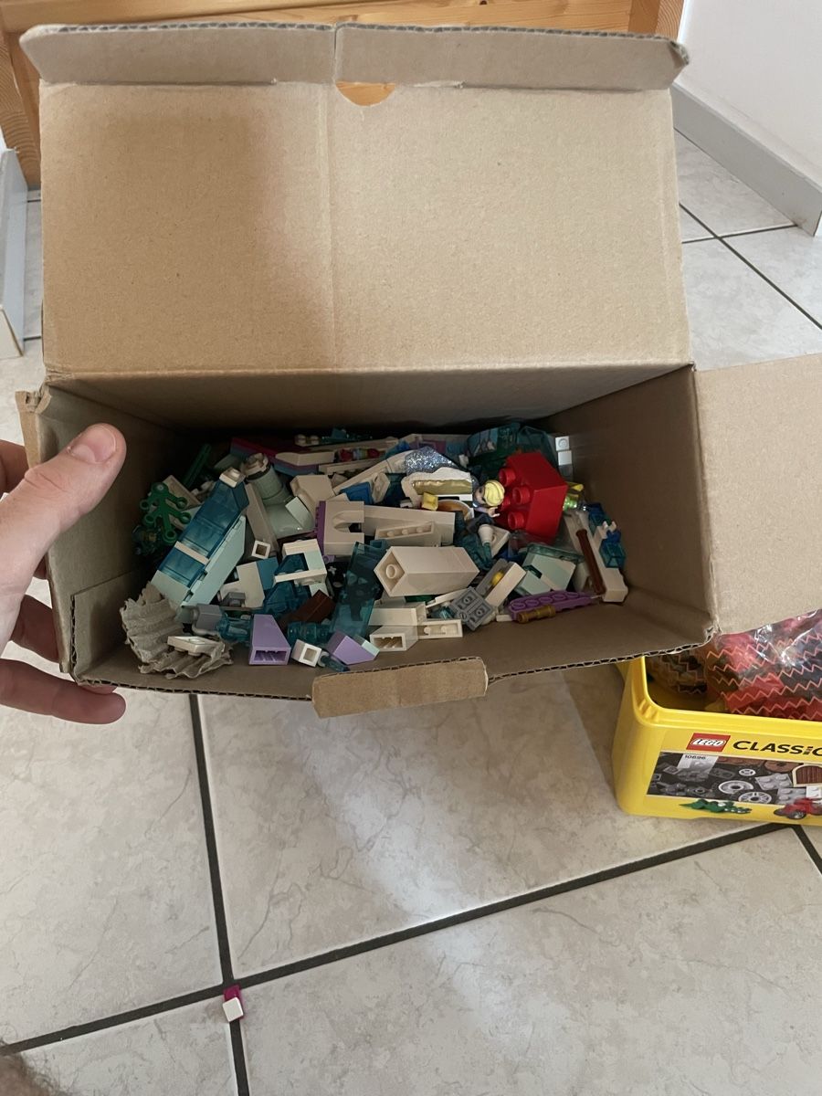 Lego Kit di costruzioni: 1.8 KG di LEGO – Usato da Mezzovico venduto da esa_d9tc