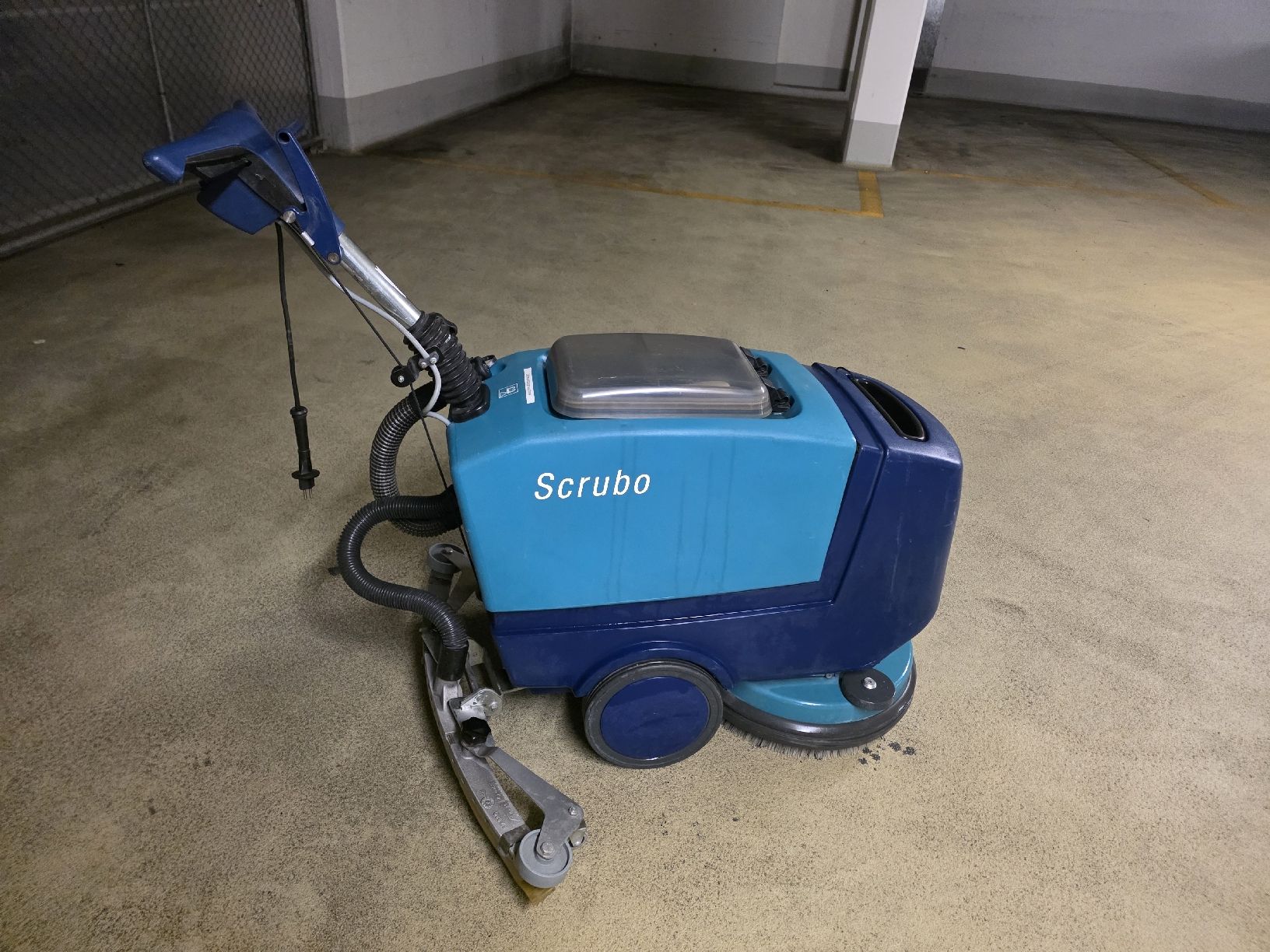 Wetrok Toutes les machines: WETROK SCRUBO 43E SCHEUERSAUGMASCHINE&TASKI CLEANFIX NILSFIX – D'occasion à Zürich par 5183840711 1