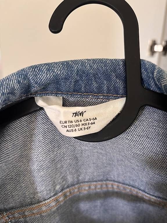 H&M Vestes & Manteaux: Jeansjacke Gr.116 – D'occasion à Wädenswil par kat_7m7k 2