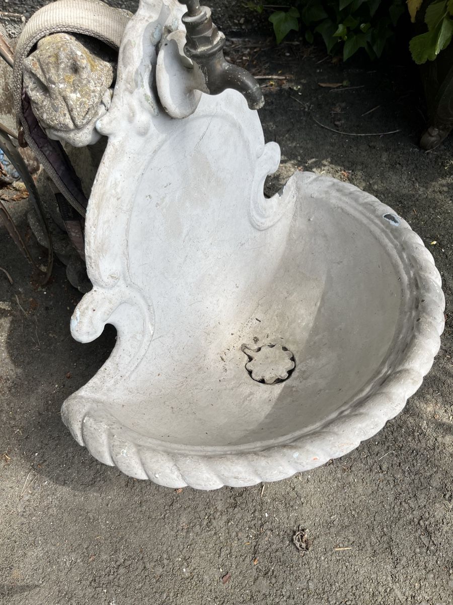 Lavabi & lavandini: Antikes Lavabo aus Guss mit Wasserhahn – Usato da Buchs ZH venduto da JPK7 1