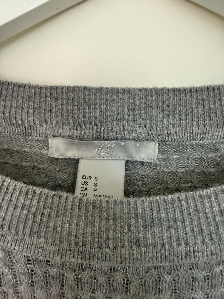 H&M Maglioni & Felpe: HM Pullover grau gerippt Langarm gebraucht – Usato da Baden venduto da fri_d2xs 2