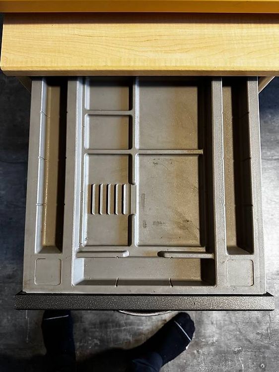 Scrivanie: Schreibtisch mit Schubladenmöbel – Usato da Rupperswil venduto da dyl_dxw5 1