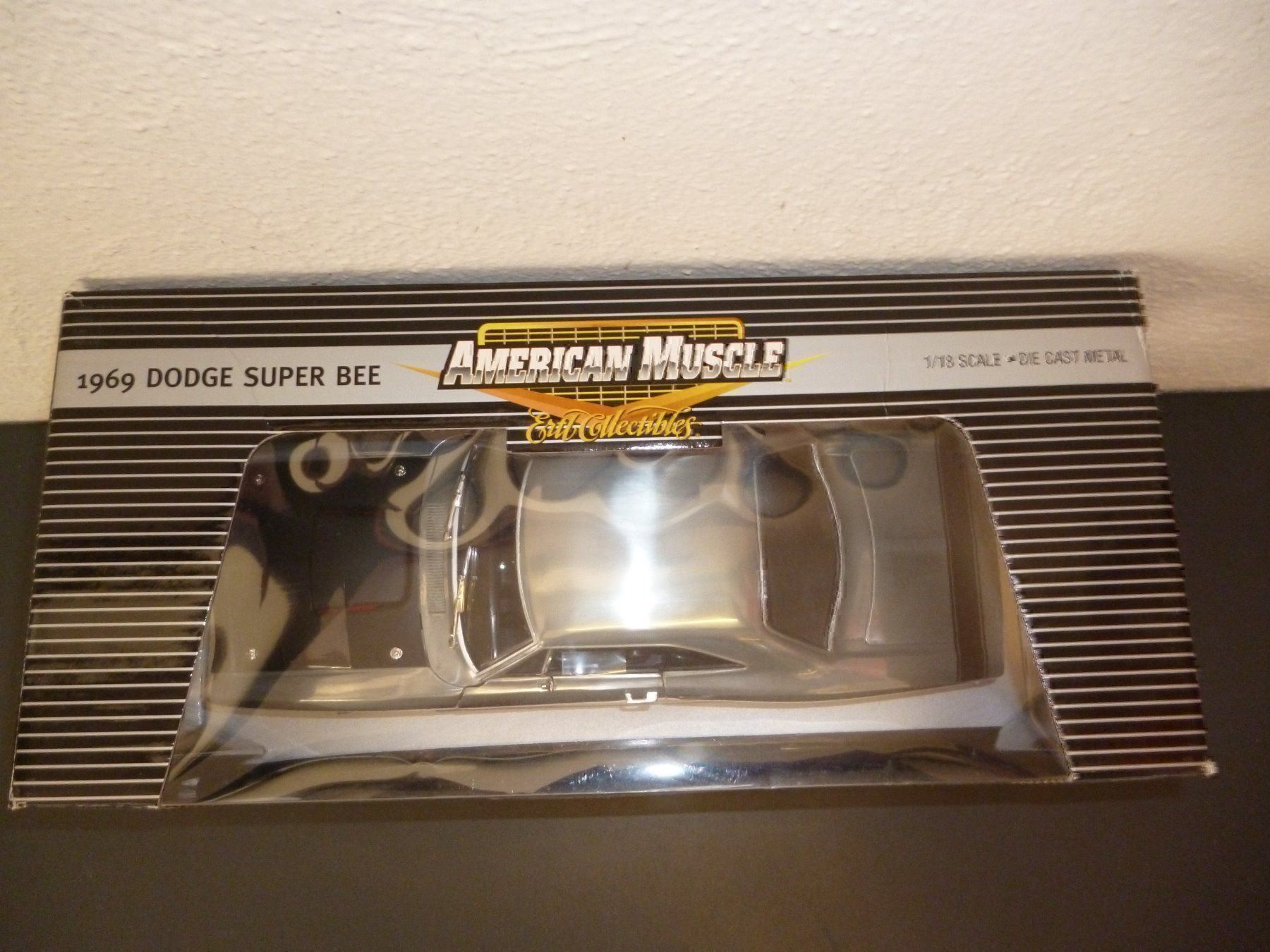 Dodge Modellautos: Dodge Super-Bee 1969 Chrome-Edition 1.18 – Neu und originalverpackt aus Niederwil SG von Kaicorner03 1