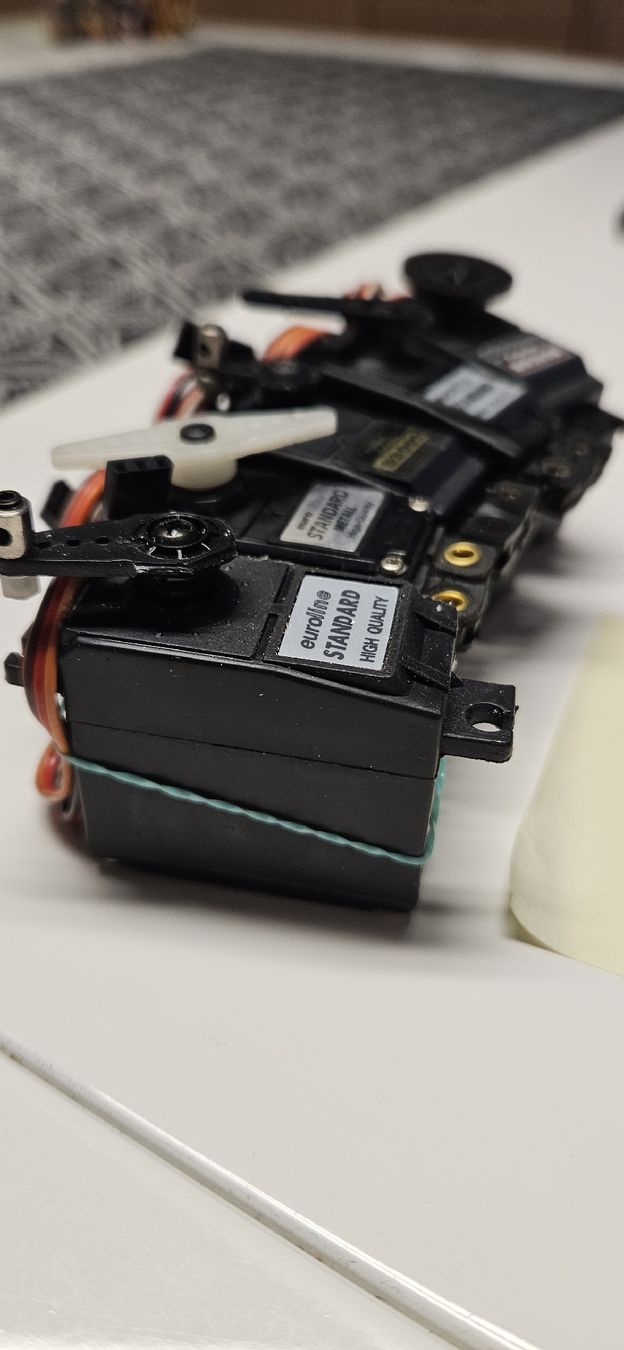 RC Modellbau: Lot 1.de servos divers (digit.) – Gebraucht aus Bure von cla_sk6s 1