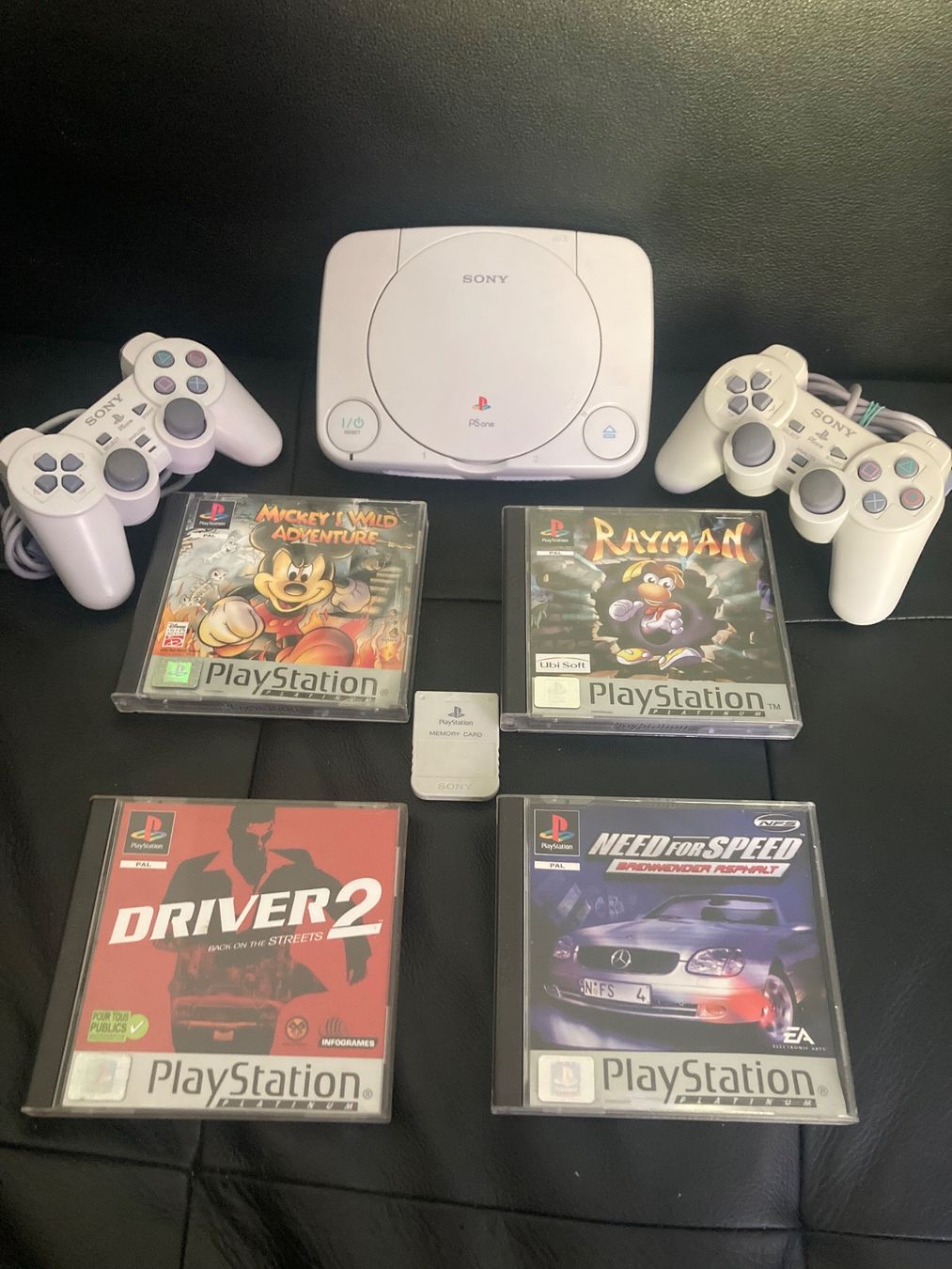 Sony Console: Playstation PS One Konsole +4 Spielen 2 Controller +Memory – Usato da Bern venduto da TotheMoonnn 1