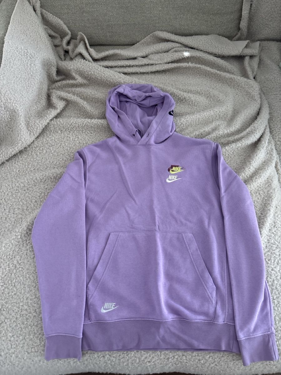 Nike Pulls & Sweat-shirts: Nike Pullover Hoodie lila Grösse S  – Neuf (Voir description) à gachnang par tob_7yzs