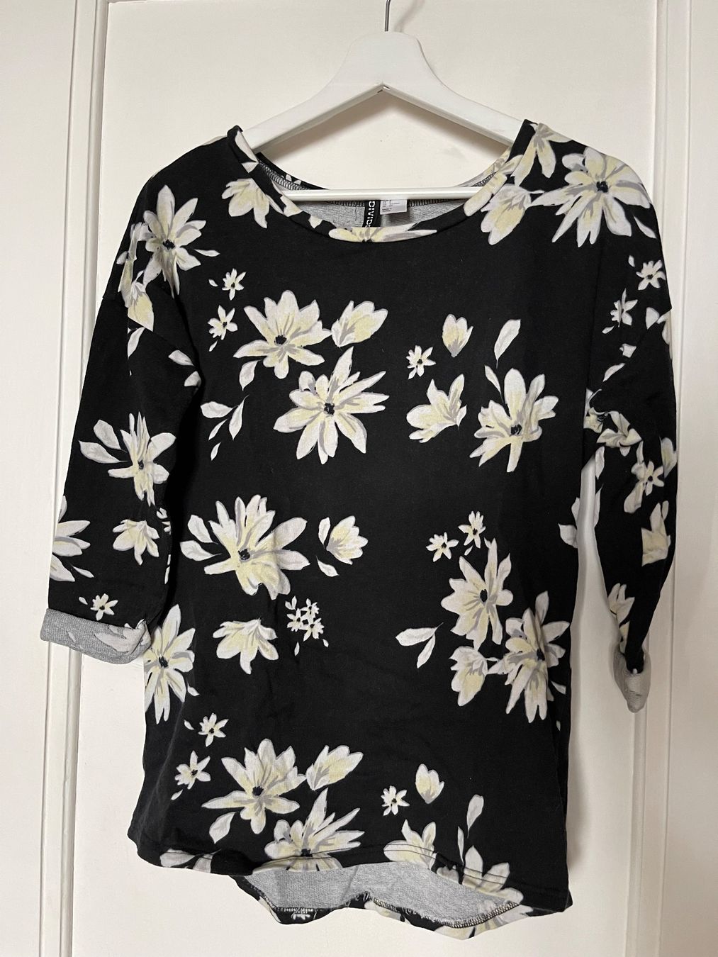 H&M Maglioni & Felpe: Pull fleur manches 3/4 – Usato da Territet venduto da Estelle_elletsE