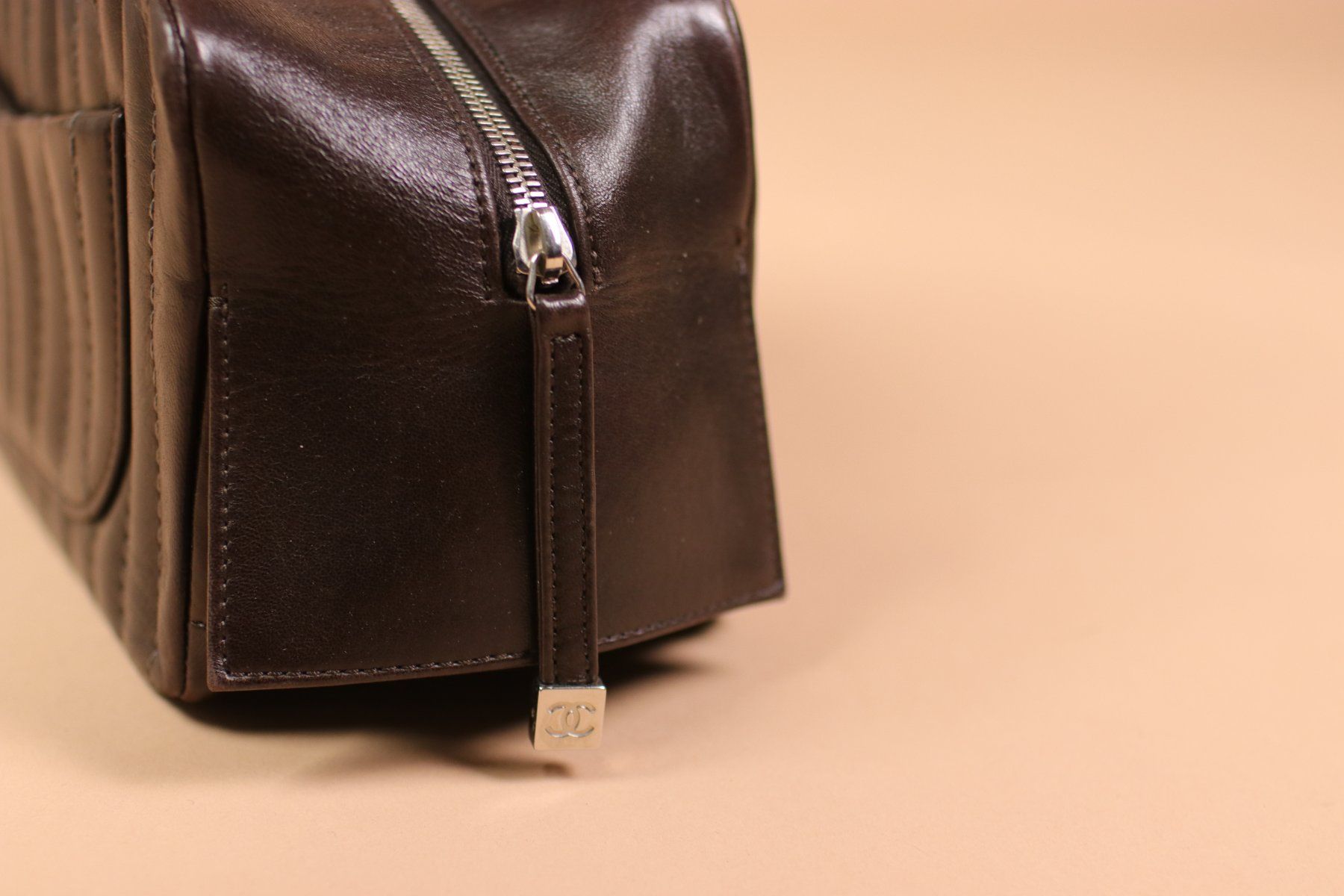 Chanel Borse da donna: RARE 2005 CHANEL Brown Leather Bowling Small handbag – Usato da Hombrechtikon venduto da BAZ-Vintage 7