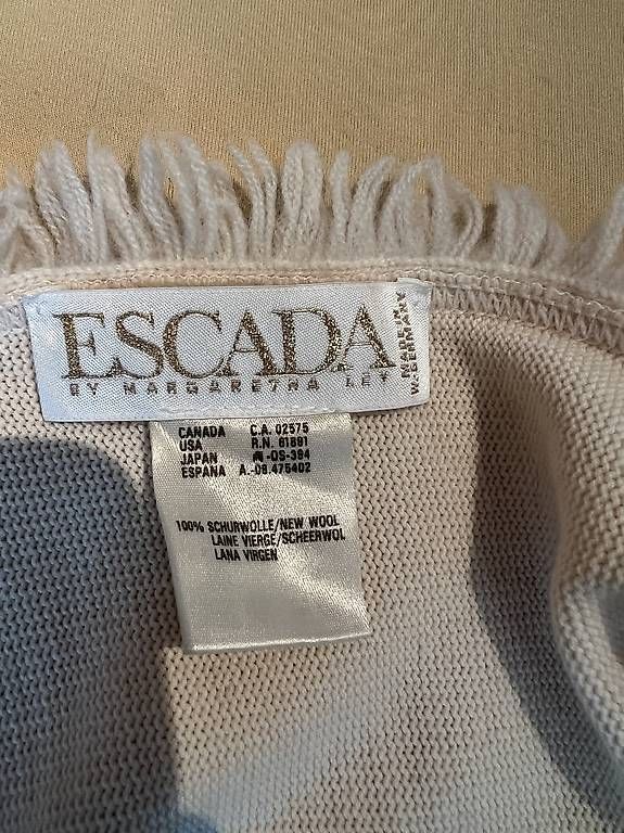 ESCADA Cape / Poncho aus 100 % Schurwolle Creme (D'occasion) à Dietikon ...