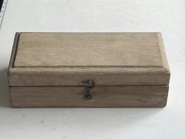 Waagen Gewichte mit Holzbox verschiedene Werte (I12)
