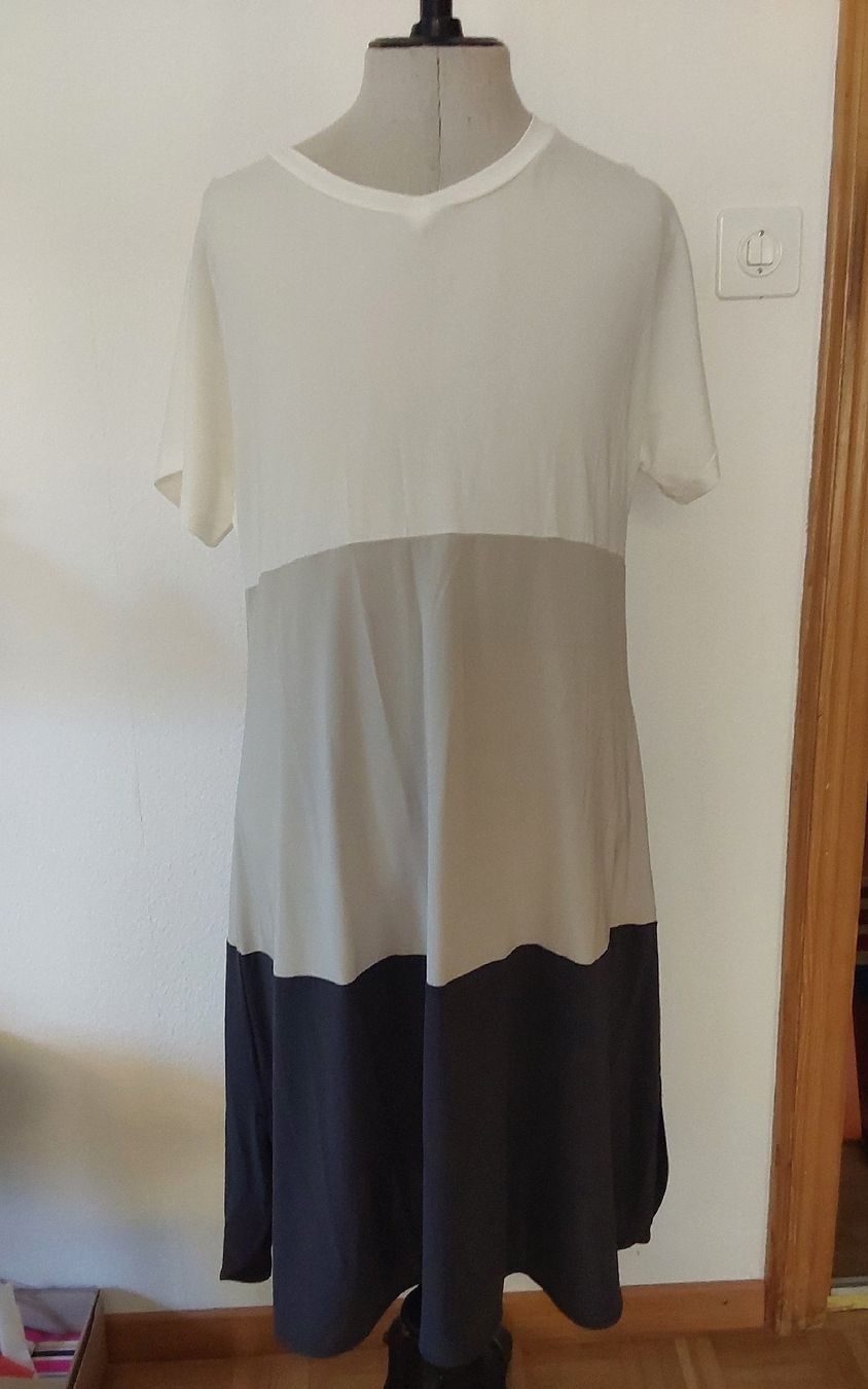 Vestiti: Kleid Le Tricot de Perugia Viskose 44 – Nuovo (secondo la descrizione) da Köniz venduto da scopello12
