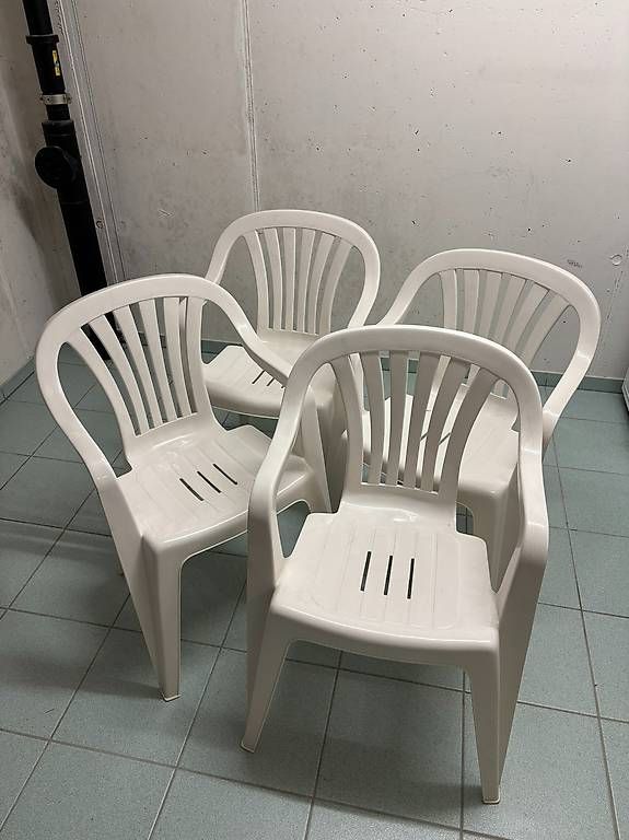 Sedie: Gartenstühle Plastik weiss – Usato da Rothenburg venduto da Maratholino 1