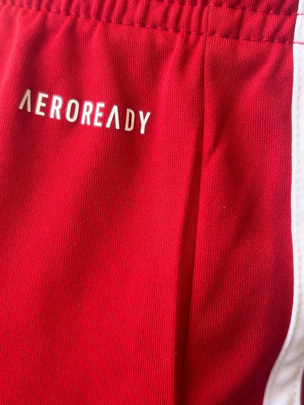 Adidas Pantaloni: rote Adidasshorts * Grösse L – Usato da Basel venduto da AufeinenBlick 4