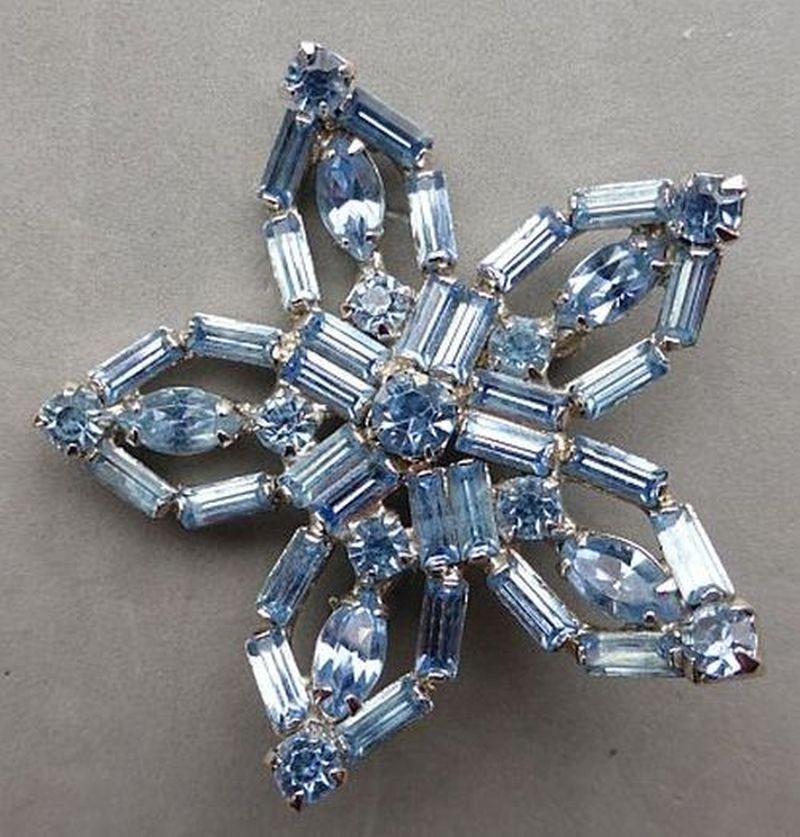 Spille & Fermagli: Vintage Brosche 50s / broche 50s – Usato da Sonceboz-Sombeval venduto da Artdecolove